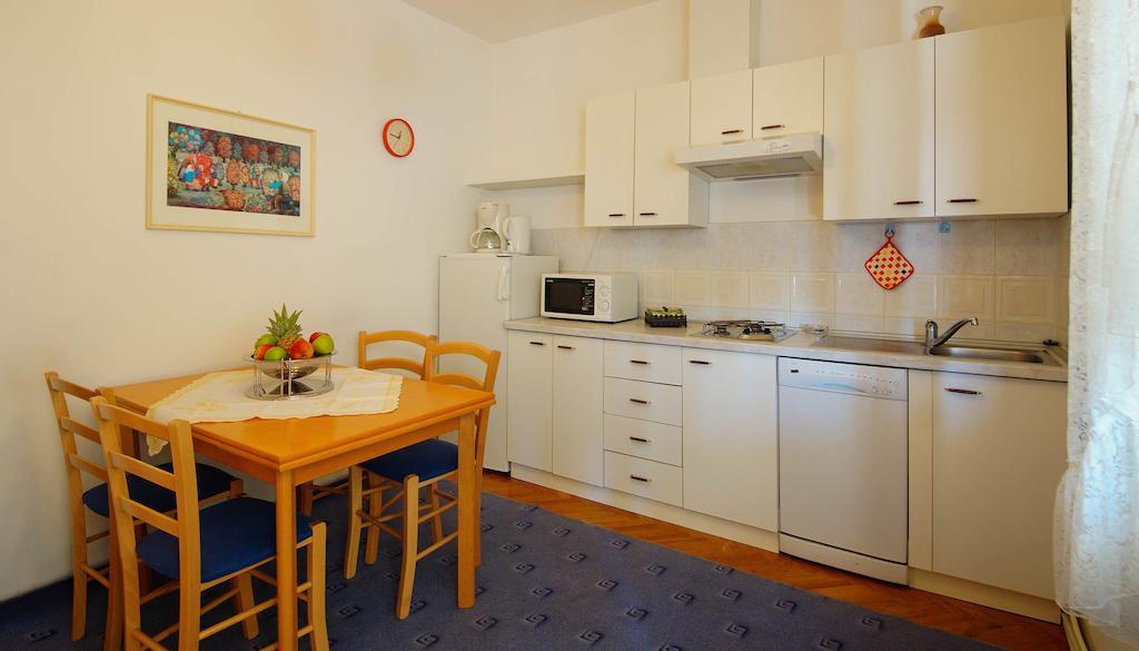 Apartments Lina Novi Vinodolski Kamer foto