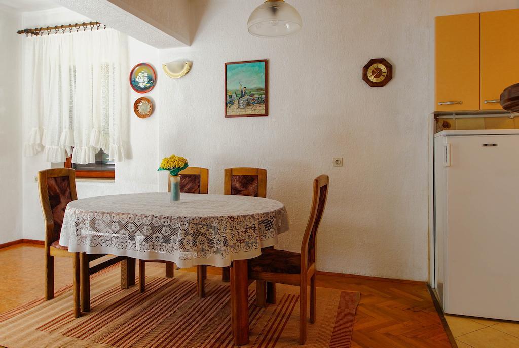 Apartments Lina Novi Vinodolski Kamer foto
