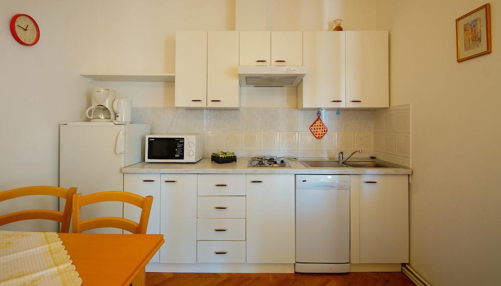Apartments Lina Novi Vinodolski Kamer foto